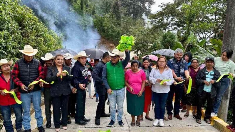 INAUGURAN PAVIMENTACIÓN EN CARRIZAL
