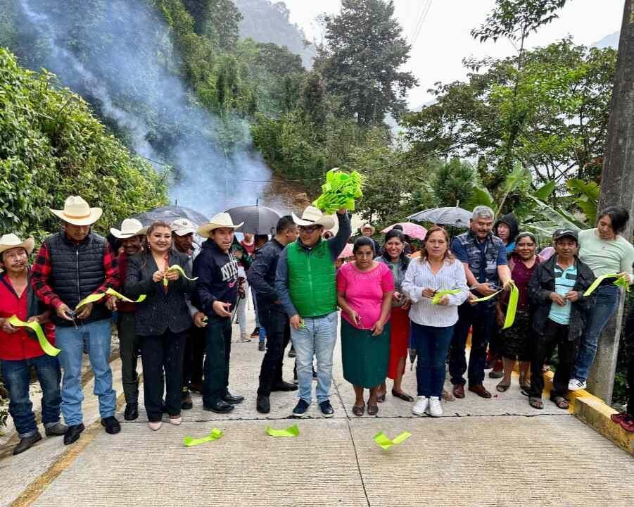 INAUGURAN PAVIMENTACIÓN EN CARRIZAL