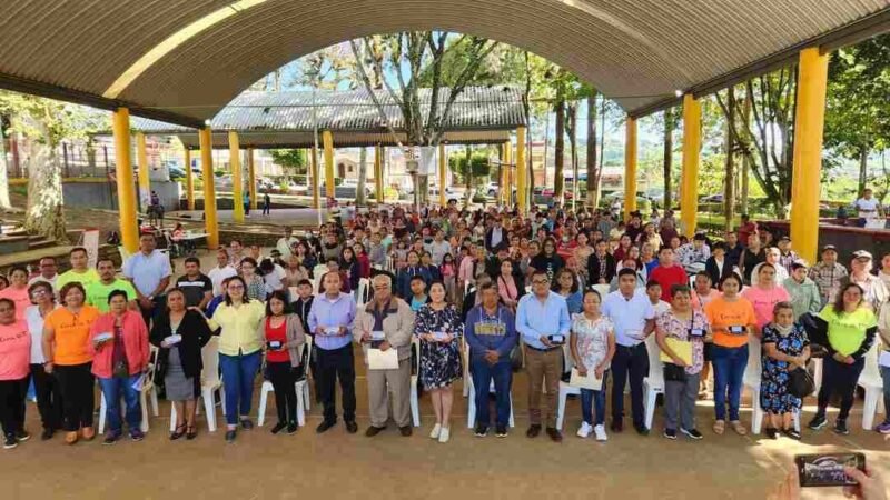 ENTREGAN LENTES EN HUATUSCO