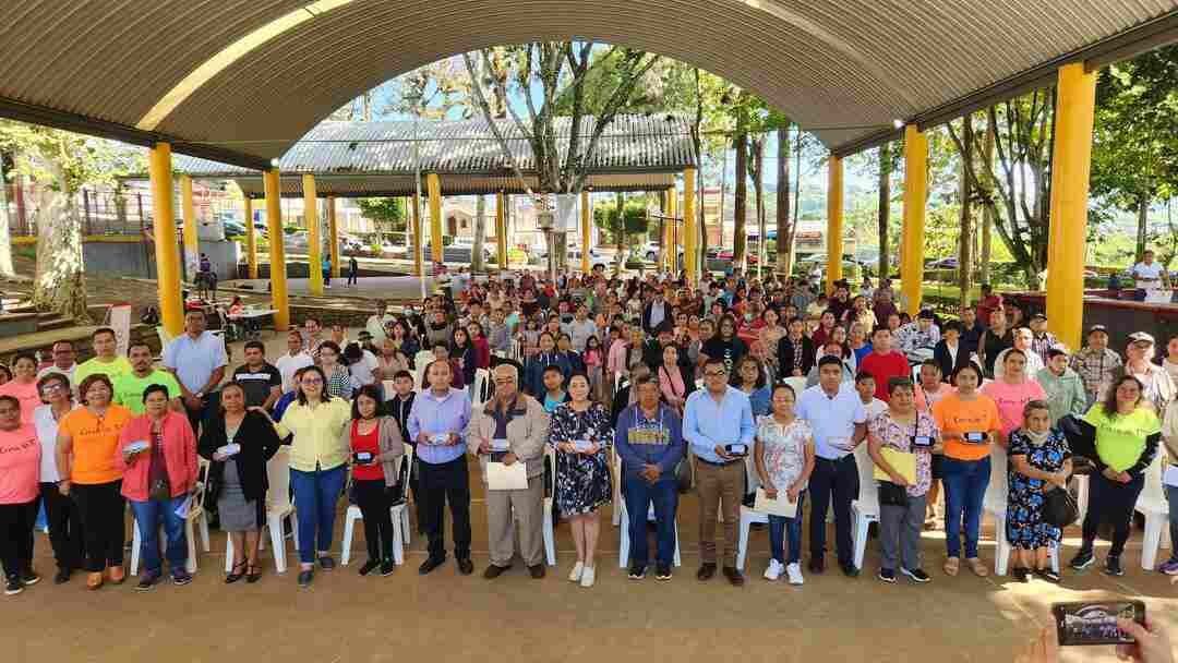 ENTREGAN LENTES EN HUATUSCO