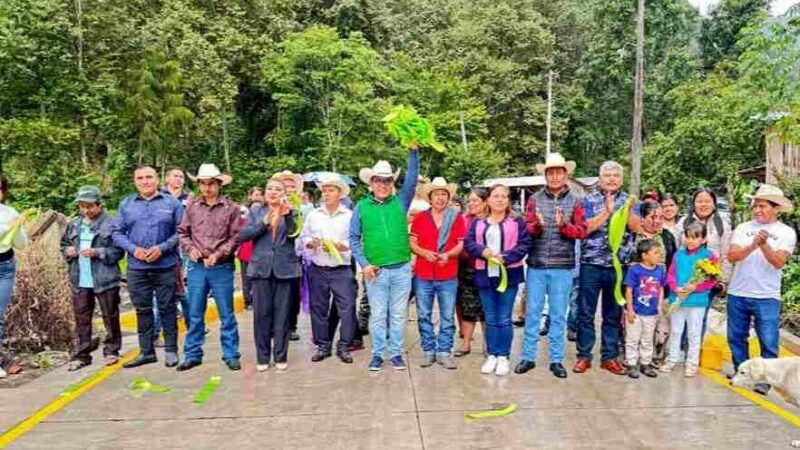ENTREGA ERNESTO RUIZ PAVIMENTACIÓN EN TEPEXILOTLA