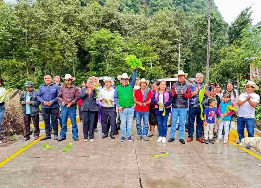 ENTREGA ERNESTO RUIZ PAVIMENTACIÓN EN TEPEXILOTLA