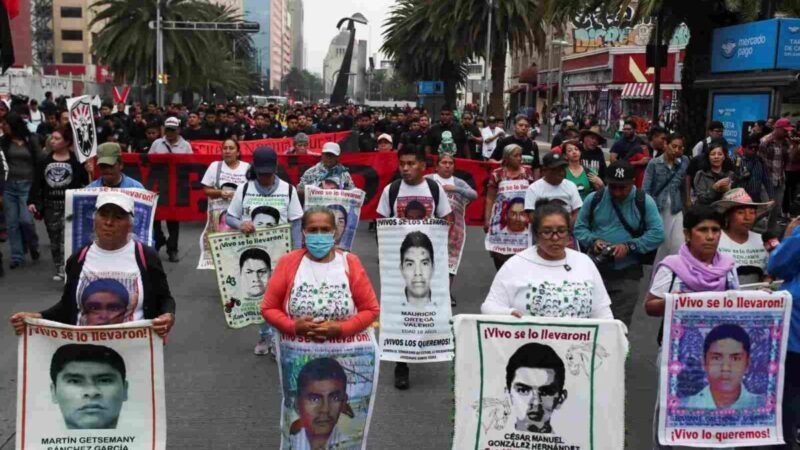 PADRES DE NORMALISTAS DE AYOTZINAPA ROMPEN DIÁLOGO CON LÓPEZ OBRADOR
