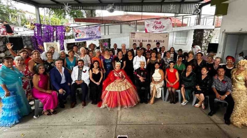 ENCABEZA PRESIDENTA DEL DIF MUNICIPAL FESTEJO DEL DÍA DEL ADULTO MAYOR