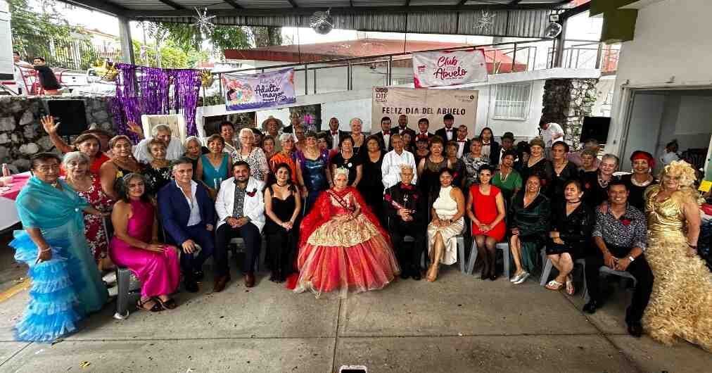 ENCABEZA PRESIDENTA DEL DIF MUNICIPAL FESTEJO DEL DÍA DEL ADULTO MAYOR