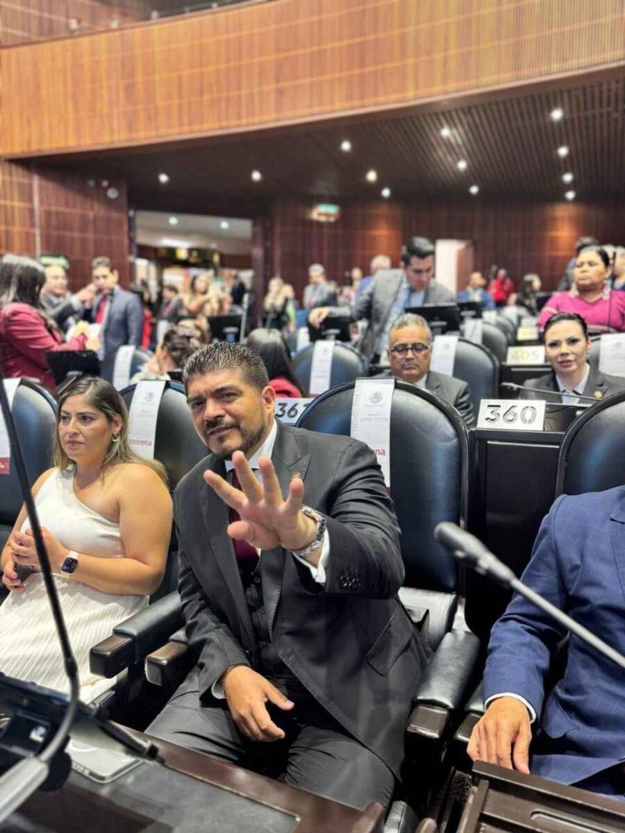 ZENYAZEN ESCOBAR RINDE PROTESTA COMO DIPUTADO FEDERAL