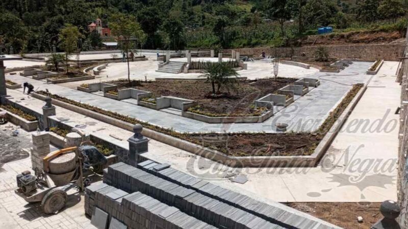 SUPERVISA ALCALDE OBRA DE PARQUE DE TEACALCO