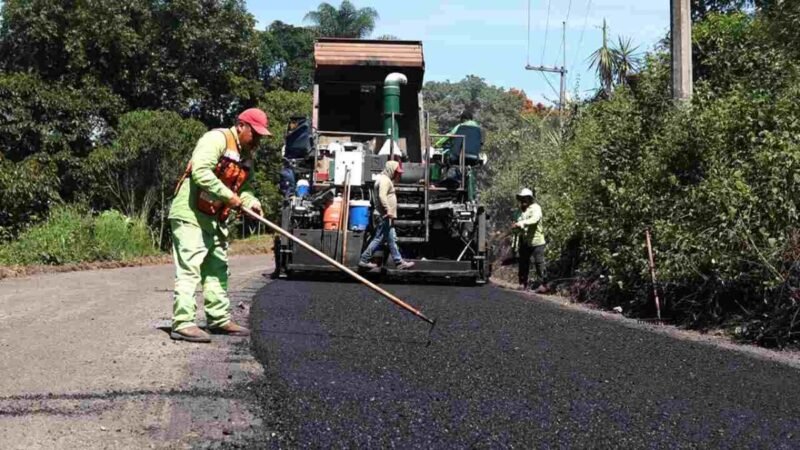 AVANZA PAVIMENTACIÓN DE CARRETERA IXHUATLÁN-COSCOMATEPEC