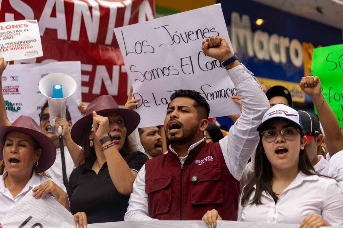 MORENA JÓVENES ENCABEZA LA MARCHA EN FAVOR DE LA REFORMA AL PODER JUDICIAL