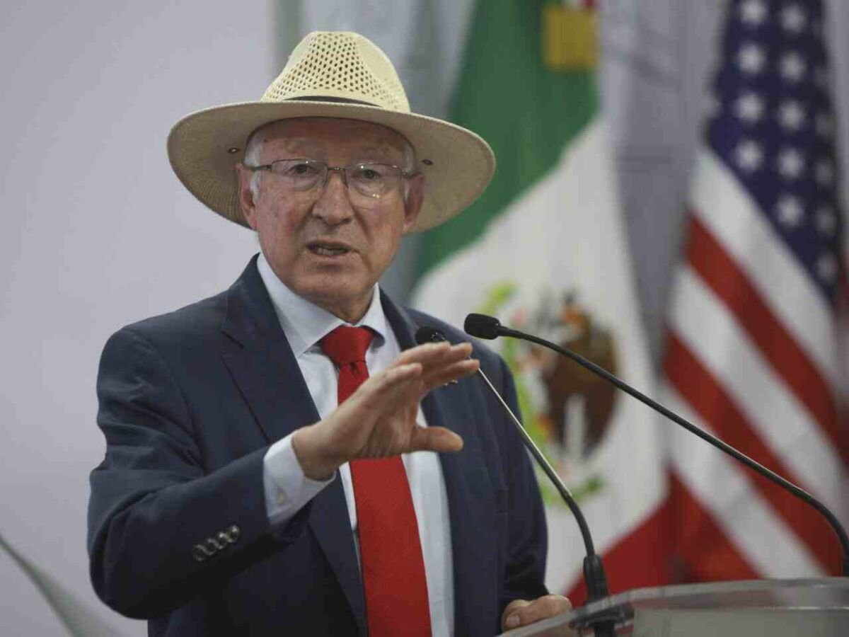 KEN SALAZAR ASEGURA QUE RELACIÓN MÉXICO-EE.UU. SEGUIRÁ PESE A POLÉMICAS REFORMAS