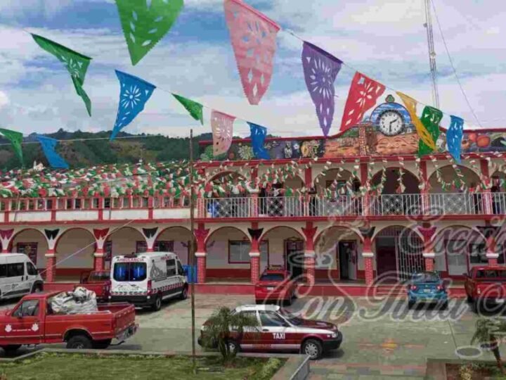 RECONOCEN A AYUNTAMIENTO DE CALCAHUALCO POR MANEJO DE INFORMACIÓN CONTABLE Y ADMINISTRATIVA