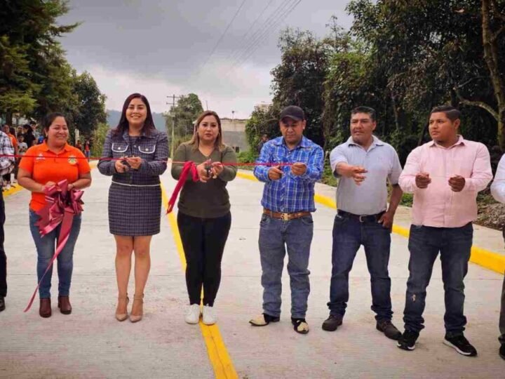 ALCALDESA ENTREGA OBRAS EN CRUZ VERDE