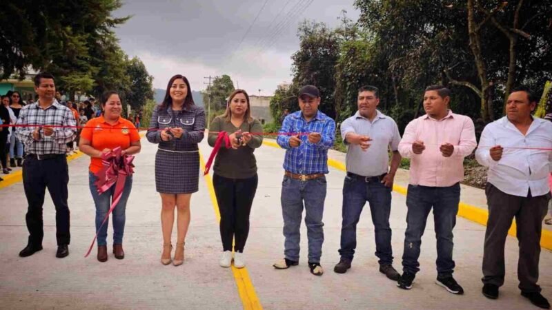 ALCALDESA ENTREGA OBRAS EN CRUZ VERDE