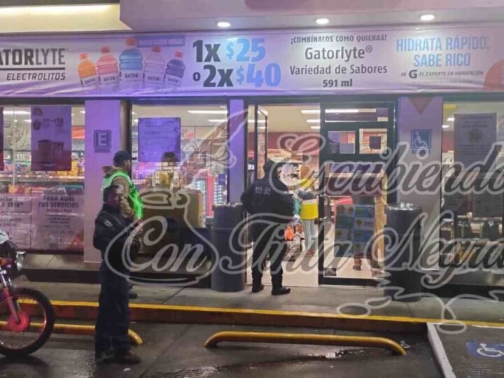 ASALTAN OXXO DE COSCOMATEPEC A MANO ARMADA