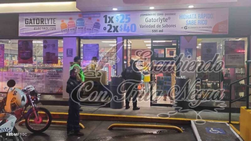 ASALTAN OXXO DE COSCOMATEPEC A MANO ARMADA