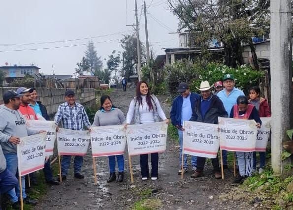 GUADALUPE ROSAS DA BANDERAZOS EN TOTOZINAPA Y TEOPANTITLA