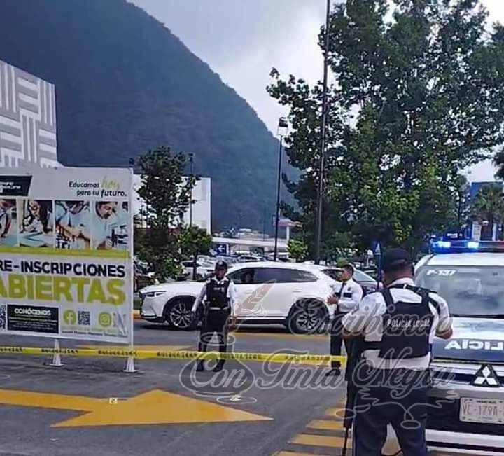 LO ASALTAN Y BALEAN EN PLAZA VALLE