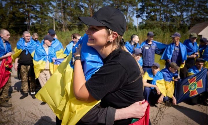 RUSIA Y UCRANIA INTERCAMBIAN 206 PRISIONEROS