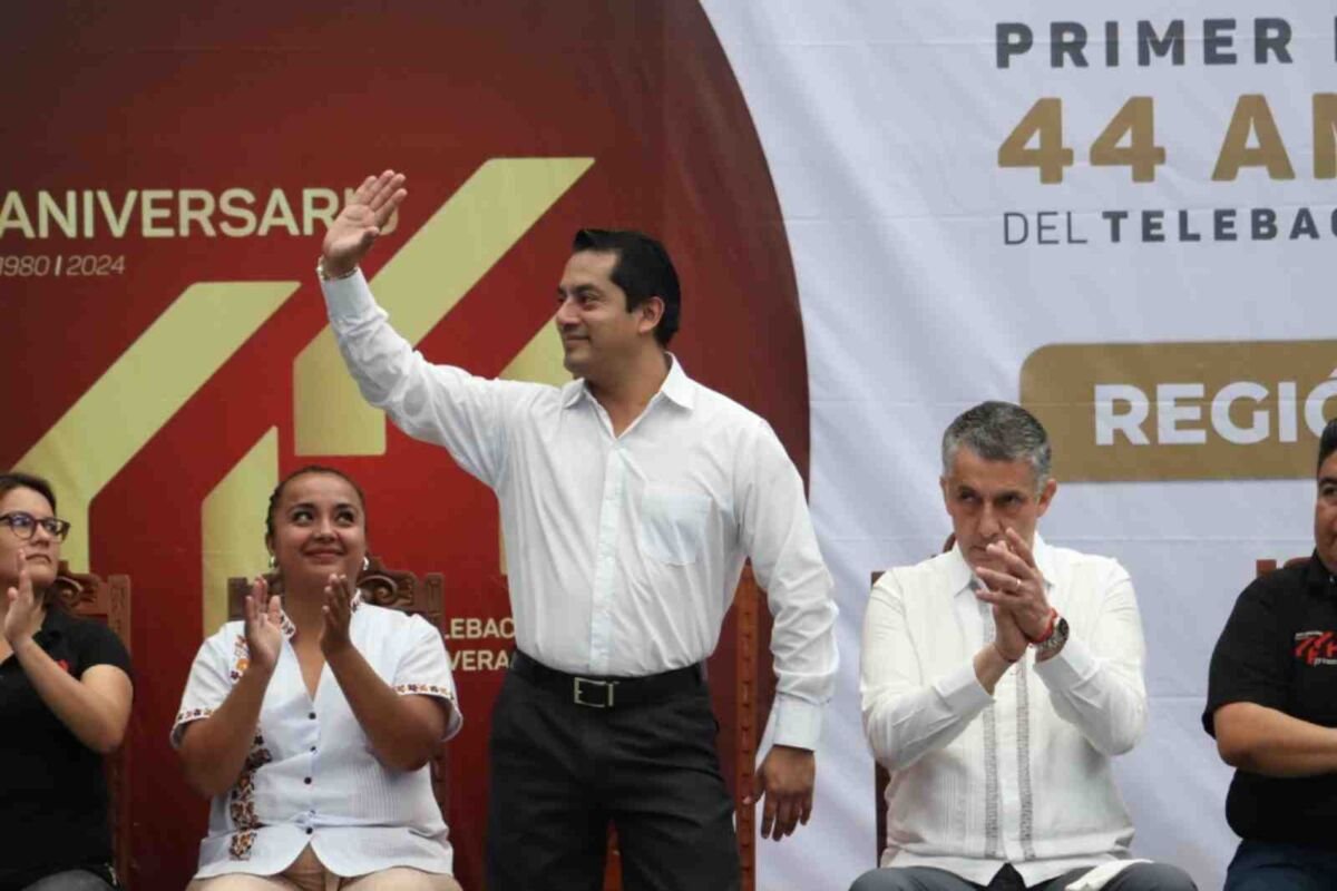 CELEBRAN 44 ANIVERSARIO DE TELEBACHILLERATO EN FORTÍN