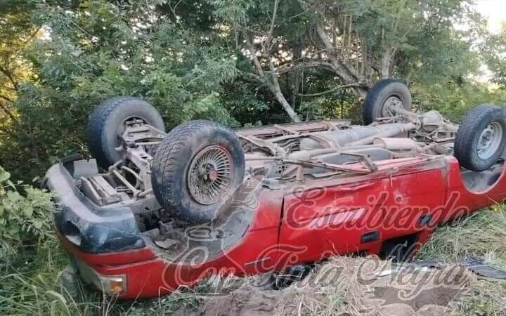 VUELCA FAMILIA; MUERE NIÑA DE AÑO Y MEDIO