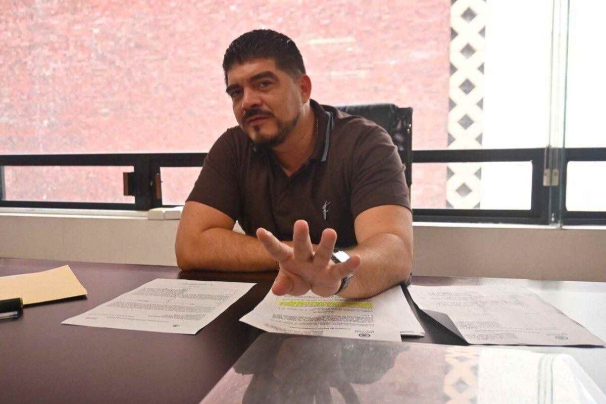 ZENYAZEN ESCOBAR VA A FAVOR DE REFORMA PARA GARANTIZAR SALARIOS DIGNOS A PROFESIONISTAS DEL SECTOR PÚBLICO