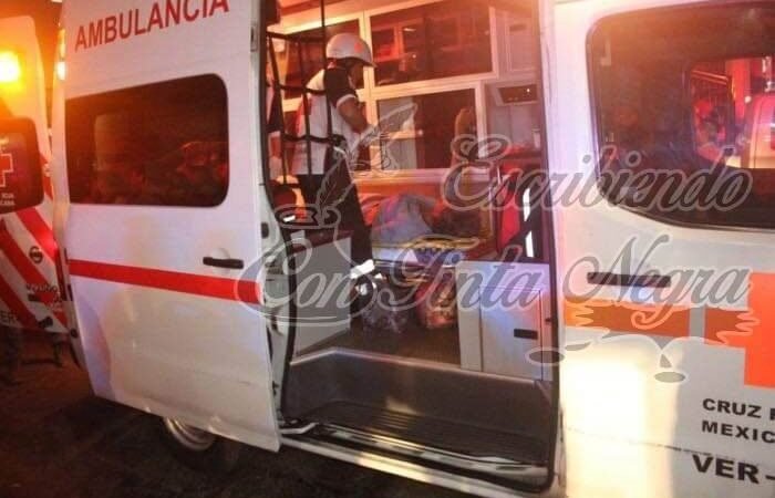 GOLPEA Y APUÑALA A SU PAREJA