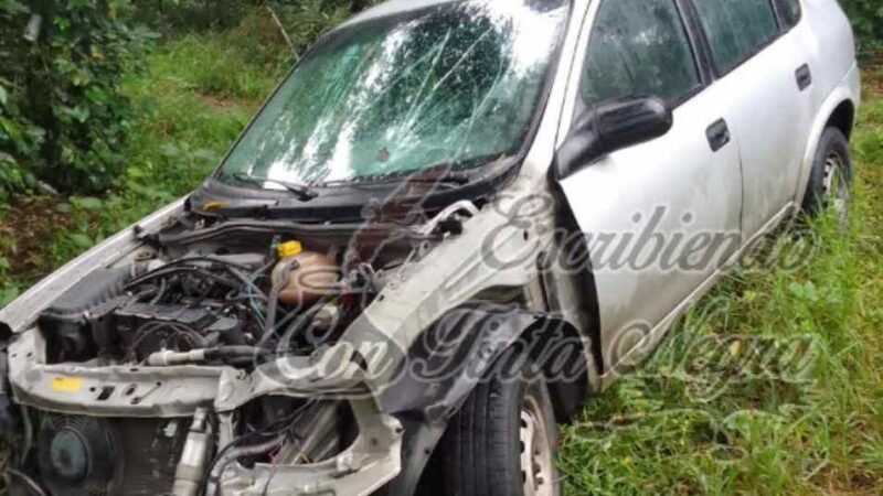 ENCUENTRAN ABANDONADO AUTO QUE EMBISTIÓ Y MATÓ A JÓVENES DE TOMATLÁN