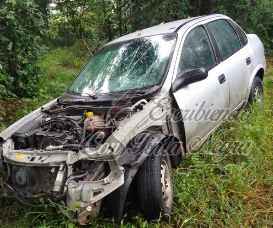 ENCUENTRAN ABANDONADO AUTO QUE EMBISTIÓ Y MATÓ A JÓVENES DE TOMATLÁN