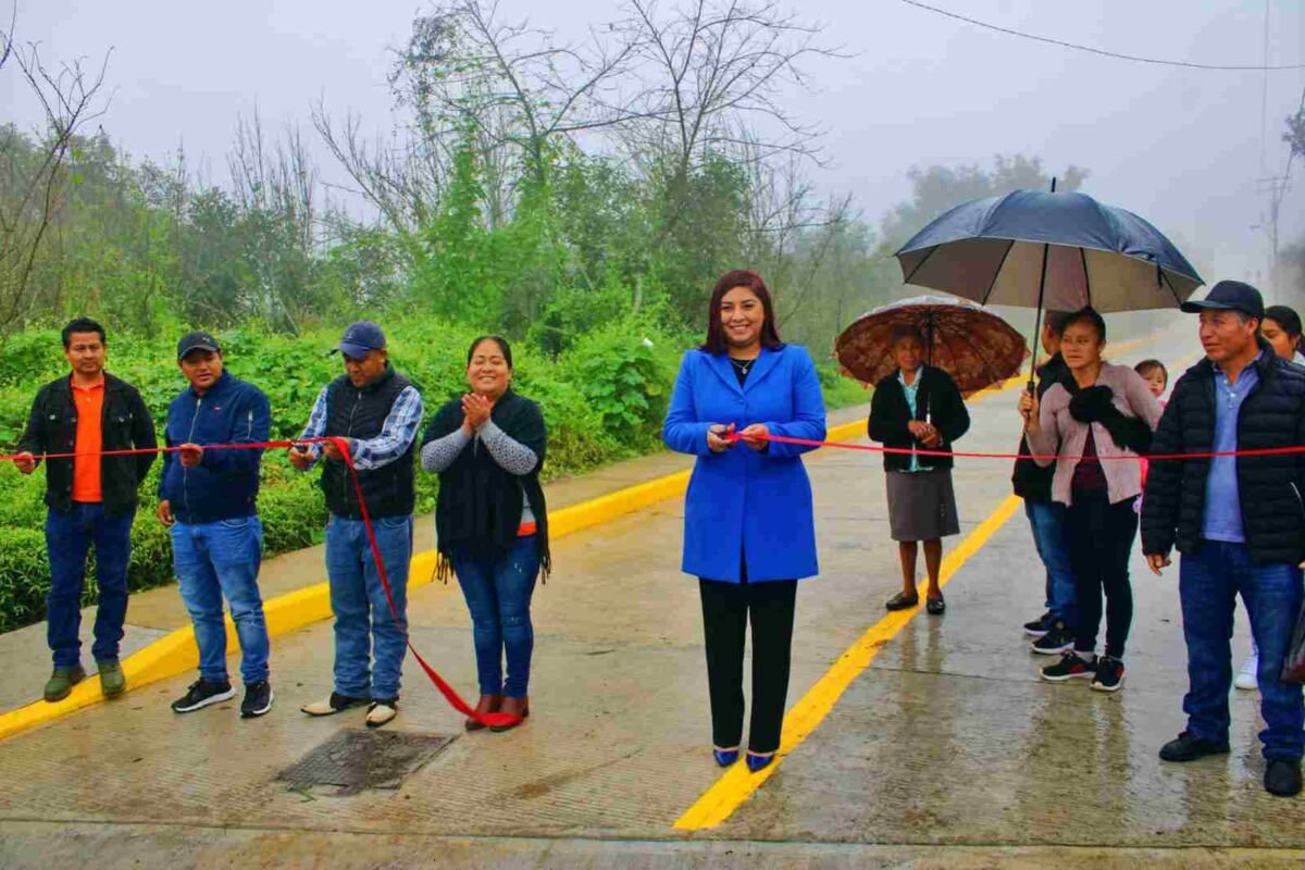 INAUGURA ALCALDESA PAVIMENTACIÓN EN TEPANQUIAHUAC