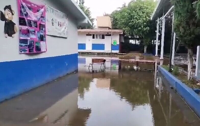 SEP DESPLIEGA BRIGADAS PARA LABORES DE LIMPIEZA EN ESCUELAS AFECTADAS POR “JOHN”