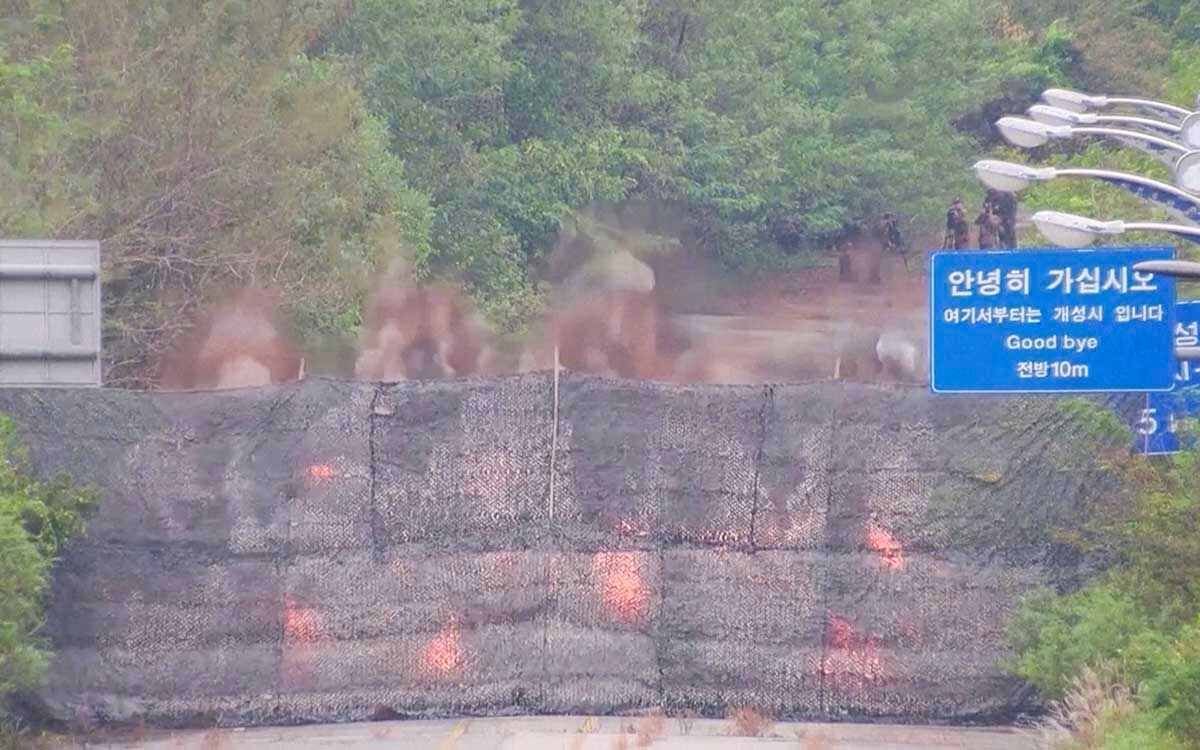 COREA DEL NORTE DESTRUYE LAS CARRETERAS QUE CONECTAN CON COREA DEL SUR