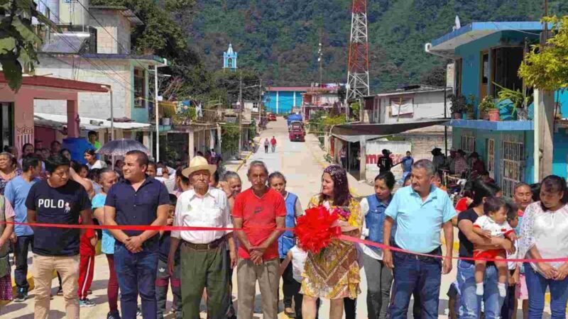 ALCALDESA DE IXHUATLÁN INAUGURA OBRA EN PRESIDIO