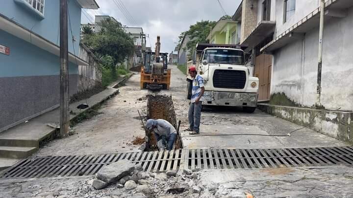 REHABILITAN RED DE DRENAJE EN COSCOMATEPEC