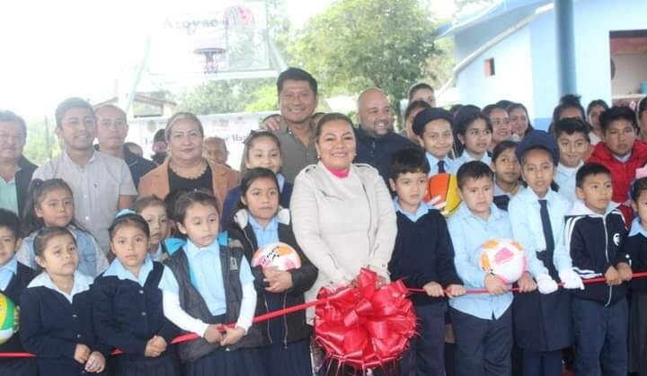 ENTREGA ALCALDE DE ATOYAC DOMO EN MANZANILLO