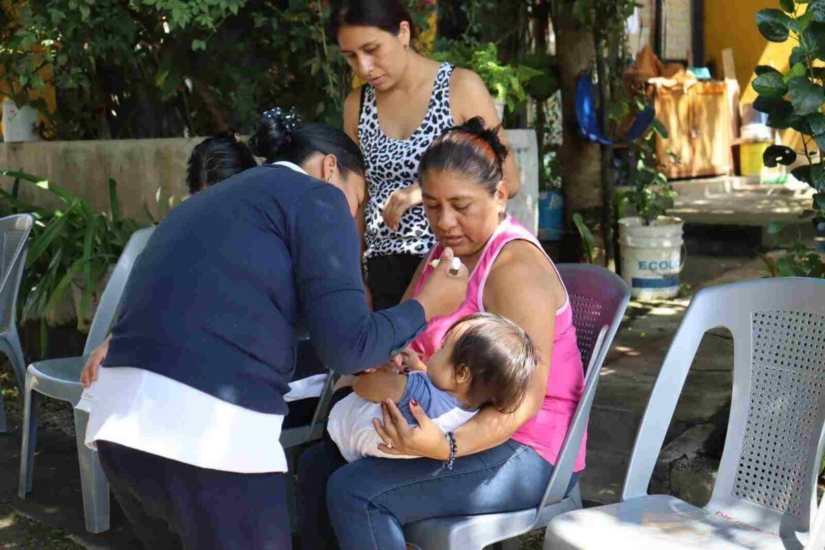 LLEVA DIF JORNADAS DE SALUD A COLONIAS Y COMUNIDADES