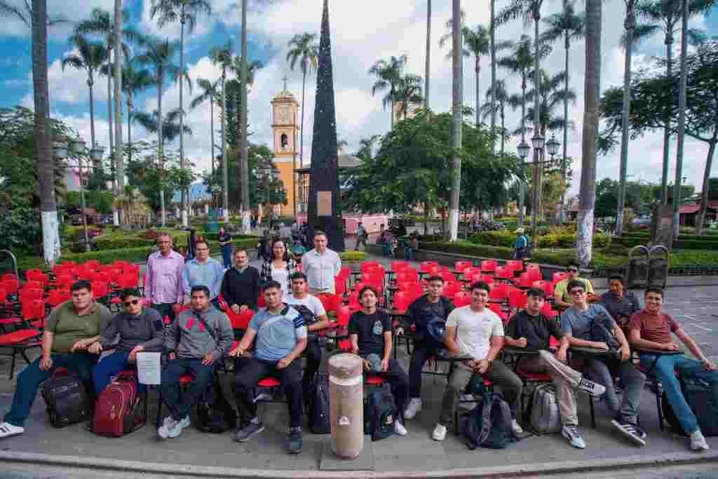 ENTREGAN MOBILIARIO A ESCUELAS DE COSCOMATEPEC