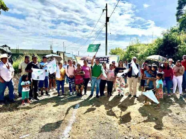 DA ERNESTO RUIZ BANDERAZO DE OBRA EN PRIVADA DE TLACHINOLTEPEC