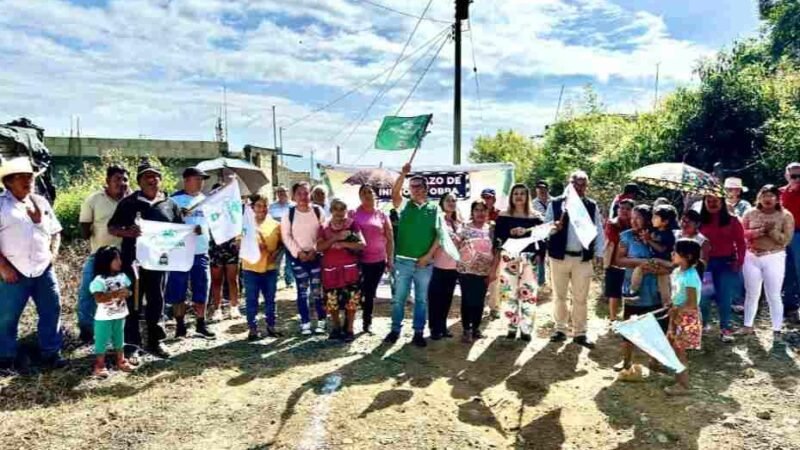 DA ERNESTO RUIZ BANDERAZO DE OBRA EN PRIVADA DE TLACHINOLTEPEC