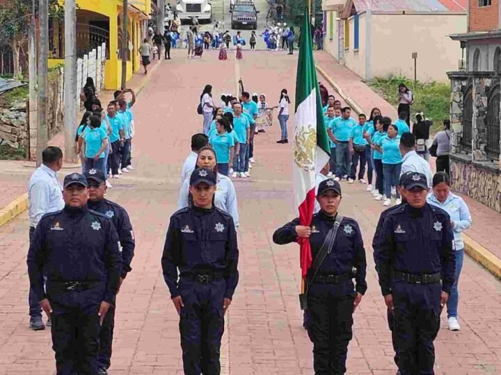 DESFILAN EN CALCAHUALCO POR INICIO DE LA REVOLUCIÓN MEXICANA