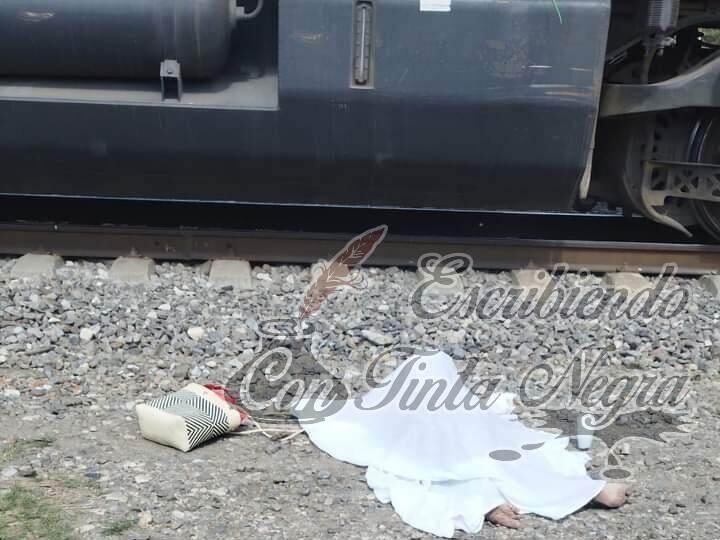 MUERE AL SER ARROLLADA POR EL TREN