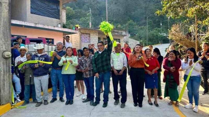 INAUGURA ERNESTO RUIZ PAVIMENTACIÓN EN RINCÓN PINTOR