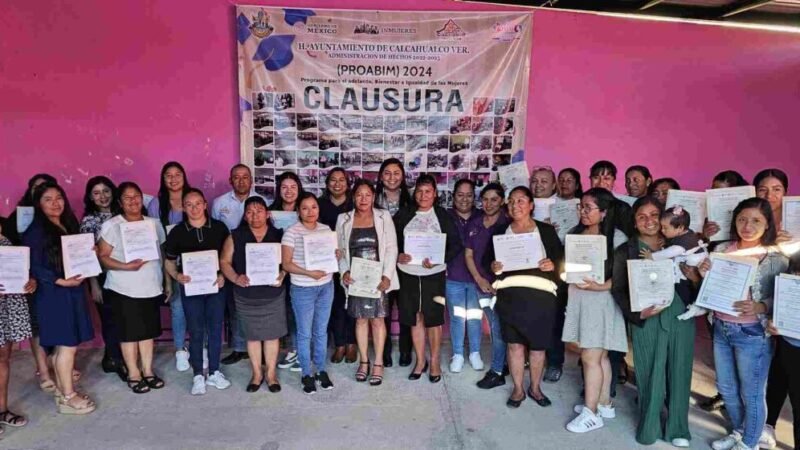 MUJERES DE CALCAHUALCO CONCLUYEN CURSOS