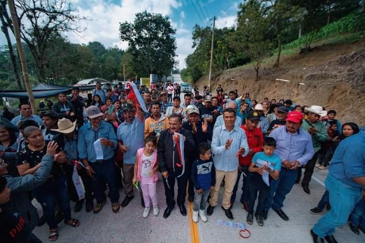 INAUGURA ALCALDE DE COSCOMATEPEC CAMINO A CUAUHTOLONTITLA