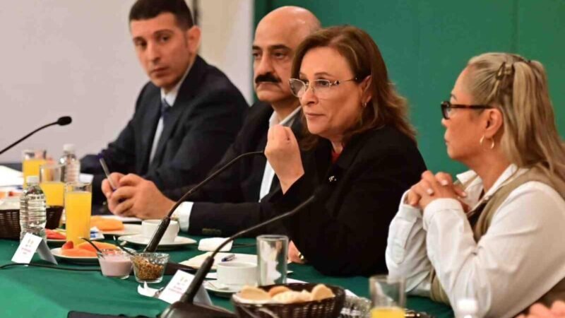 ROCÍO NAHLE SE REÚNE CON FAMILIARES DE PERSONAS DESAPARECIDAS