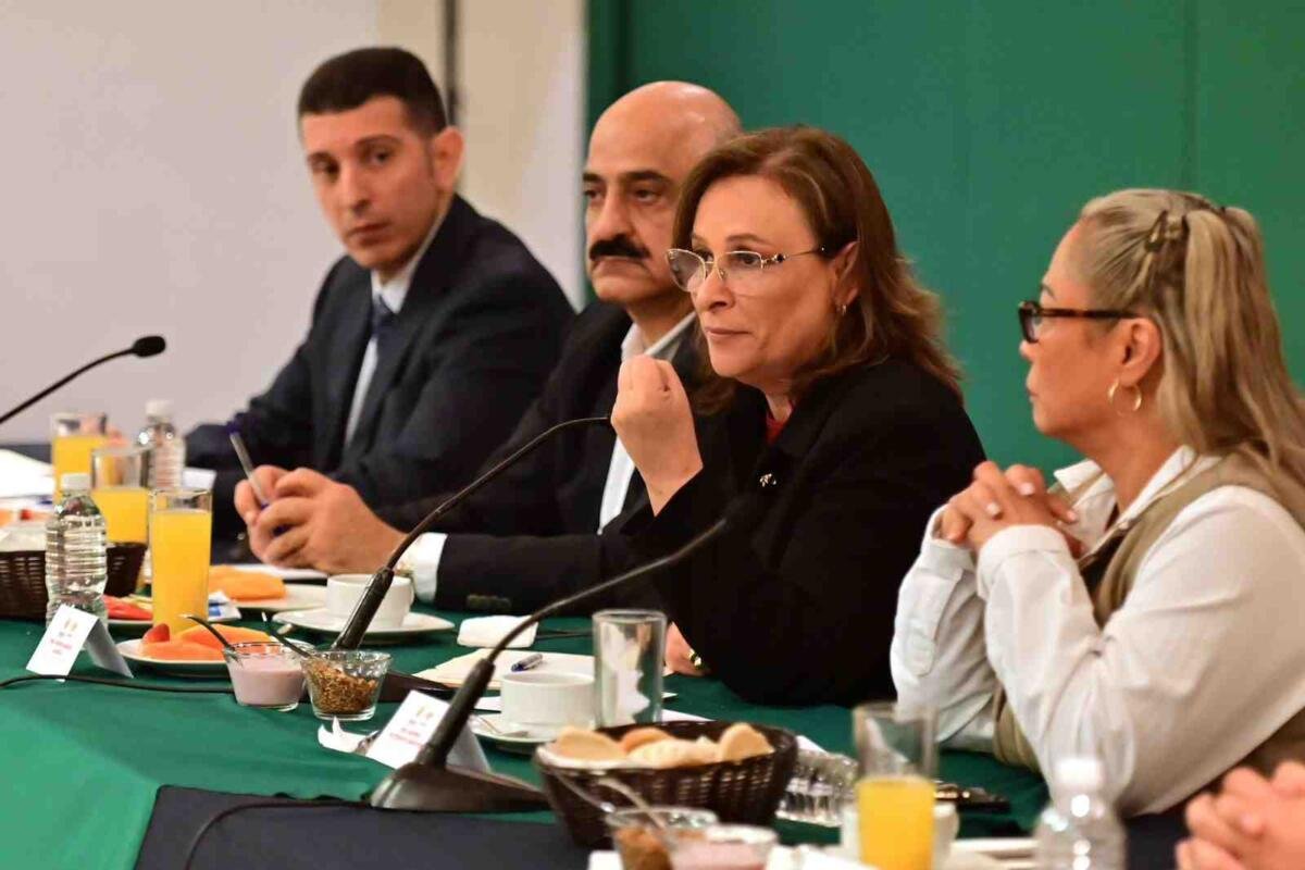 ROCÍO NAHLE SE REÚNE CON FAMILIARES DE PERSONAS DESAPARECIDAS