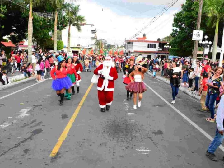 INVITAN AUTORIDADES A DESFILE NAVIDEÑO