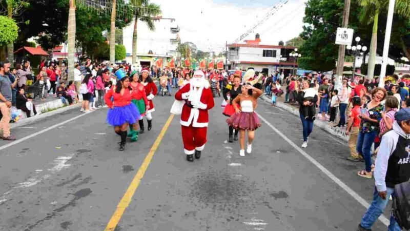 INVITAN AUTORIDADES A DESFILE NAVIDEÑO