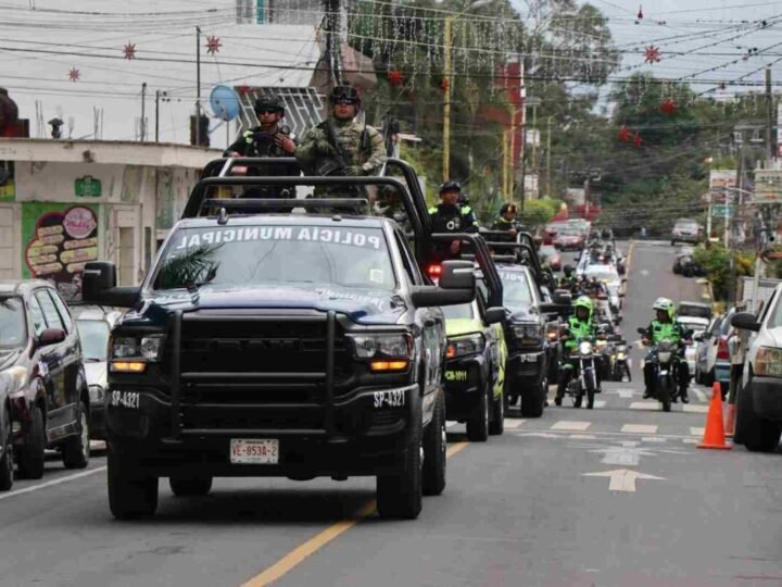 DAN BANDERAZO AUTORIDADES MUNICIPALES A OPERATIVO GUADALUPE-REYES