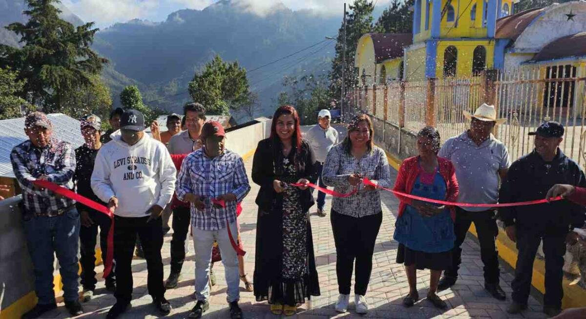 INAUGURAN OBRA EN DOS CAMINOS