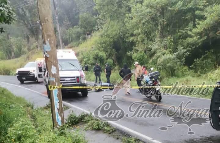 CAMIÓN DE VOLTEO ARROLLA Y MATA A MOTOCICLISTA; RESPONSABLE HUYÓ